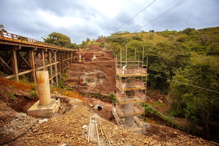 EPR Litoral Pioneiro trabalha na fundação da nova ponte sobre o Rio Ubá, na BR-153