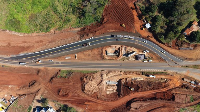 Duplicação da BR-153: Concessionária realiza desvios para obras em viadutos
