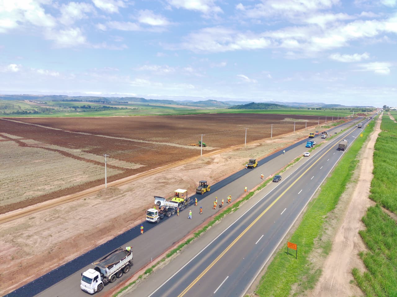 BR-153 começa a receber pavimentação em Jacarezinho