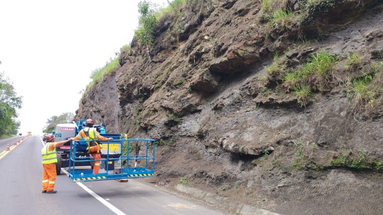 EPR Litoral Pioneiro realiza operações preventivas para estabilização de encostas nas rodovias PR-239, PR-092 e BR-277 
